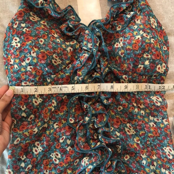 Floral padded halter ruffle top size medium - Picture 15 of 17
